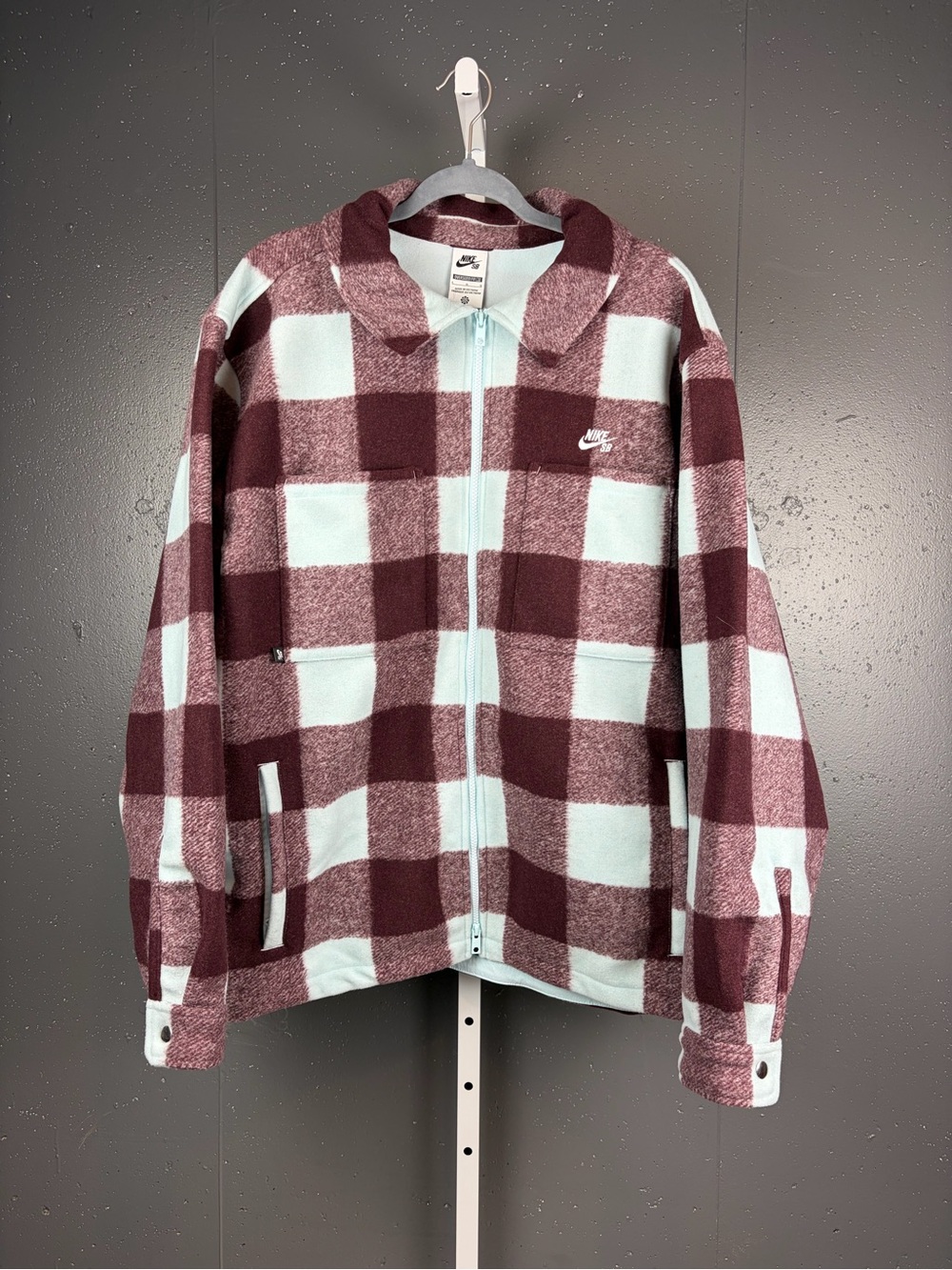 Nike SB Essential Skate Shirt Jacket Large NWT